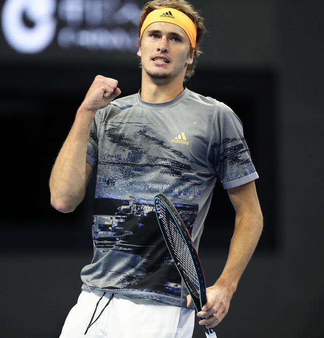 崭露头角 崭露头角