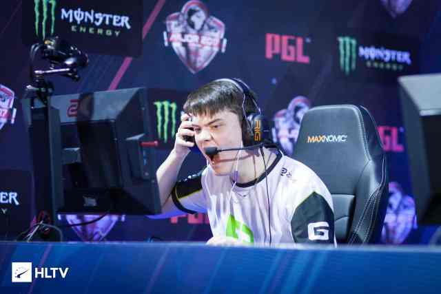 使他倍感振 使他倍感振